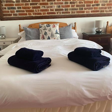 Burnham-on-Crouch Ye Olde White Harte Hotel חדר תמונה