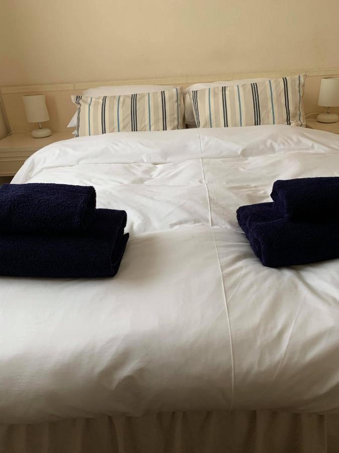 Burnham-on-Crouch Ye Olde White Harte Hotel חדר תמונה