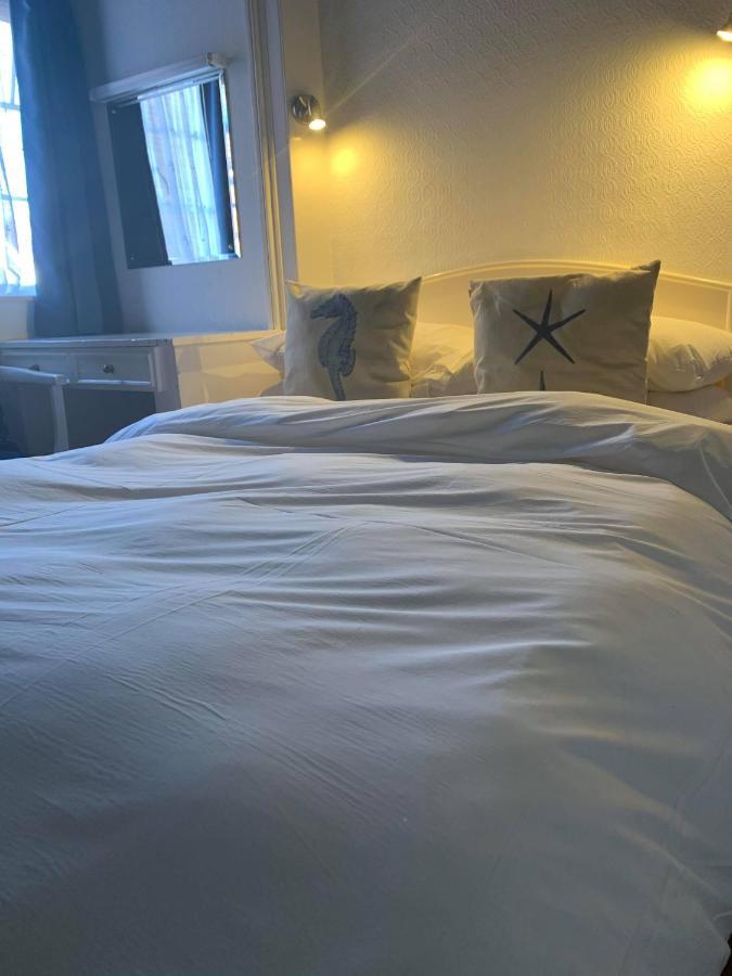 Burnham-on-Crouch Ye Olde White Harte Hotel מראה חיצוני תמונה