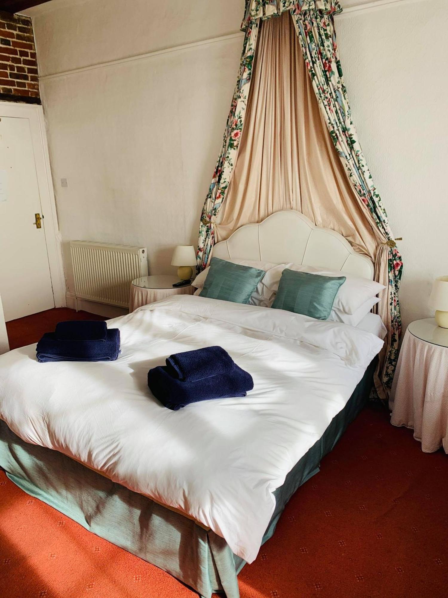 Burnham-on-Crouch Ye Olde White Harte Hotel חדר תמונה