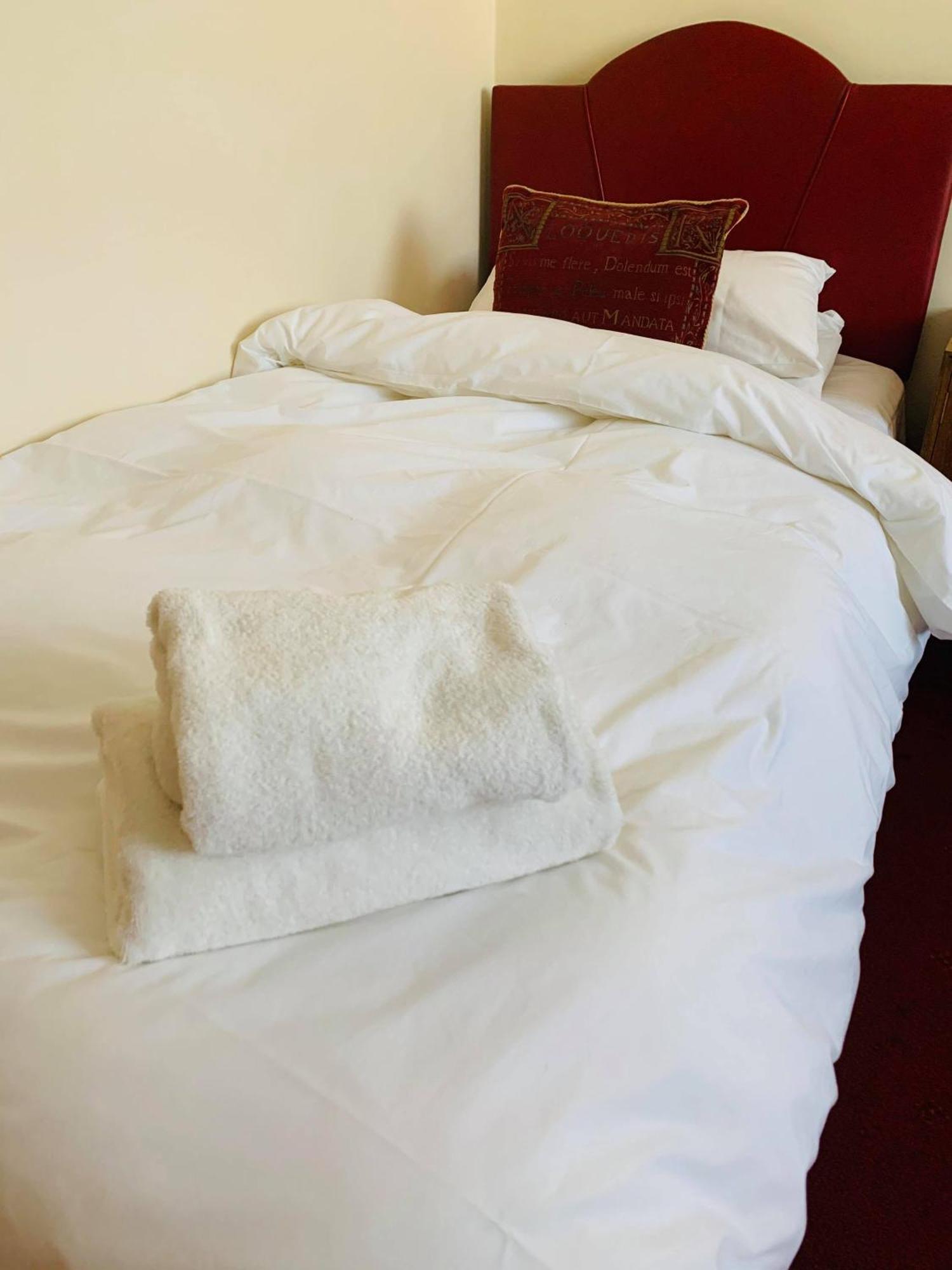 Burnham-on-Crouch Ye Olde White Harte Hotel חדר תמונה