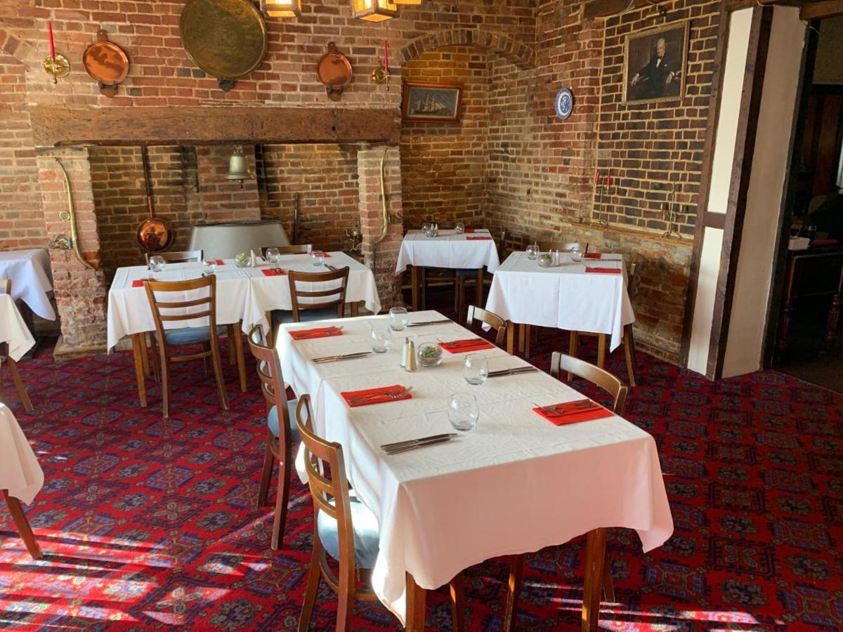 Burnham-on-Crouch Ye Olde White Harte Hotel מראה חיצוני תמונה
