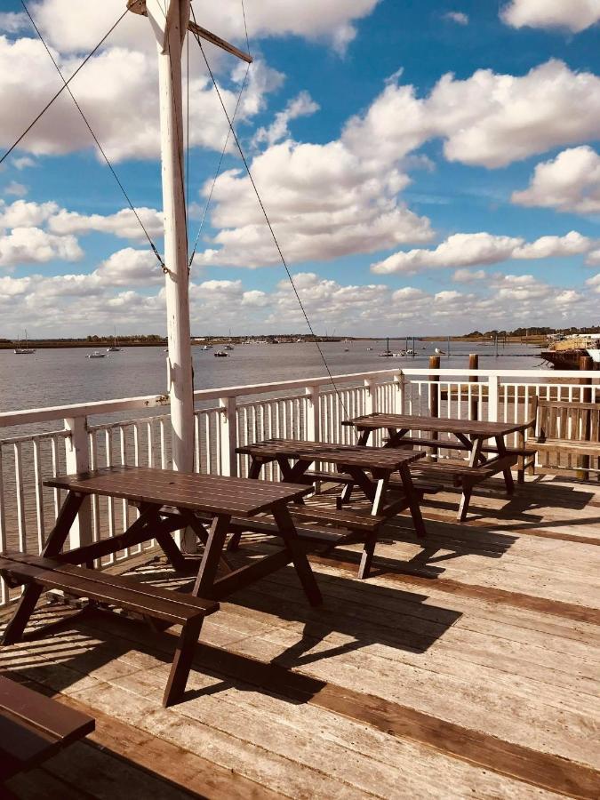 Burnham-on-Crouch Ye Olde White Harte Hotel מראה חיצוני תמונה